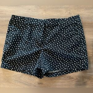☀️2/$25 LOFT Black and White Floral Women’s Shorts